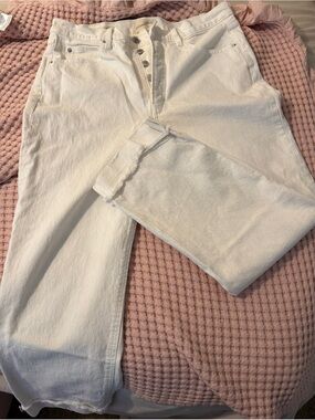 Universal Thread White High-Rise Straight Leg Jeans